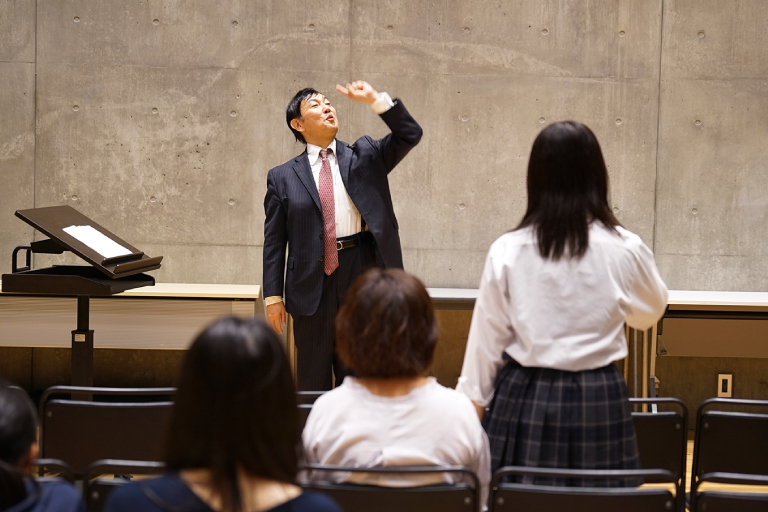 卒業生の話を聞いてみよう