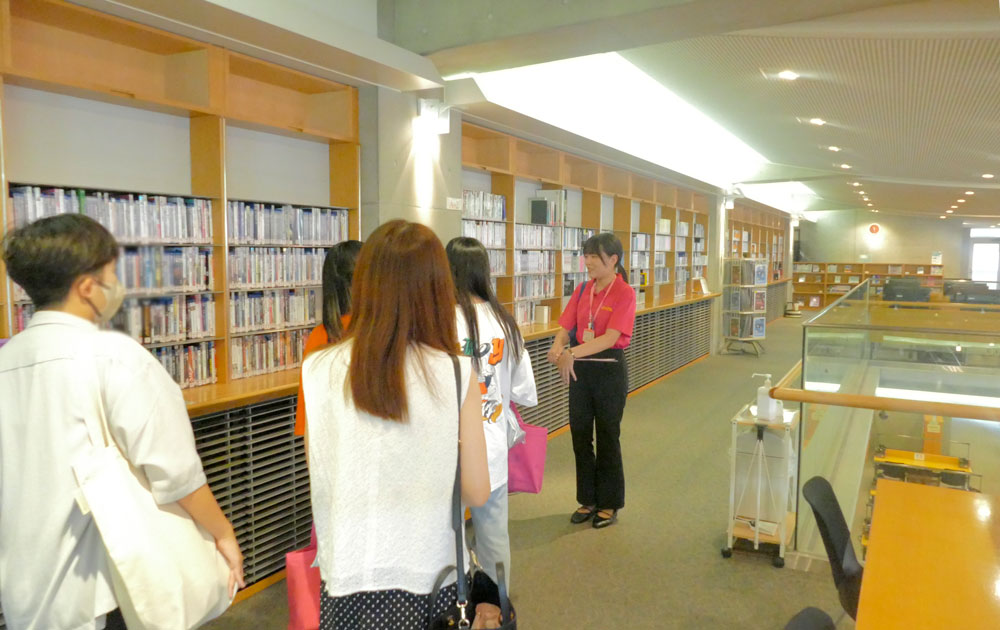 キャンパスツアー(図書館)