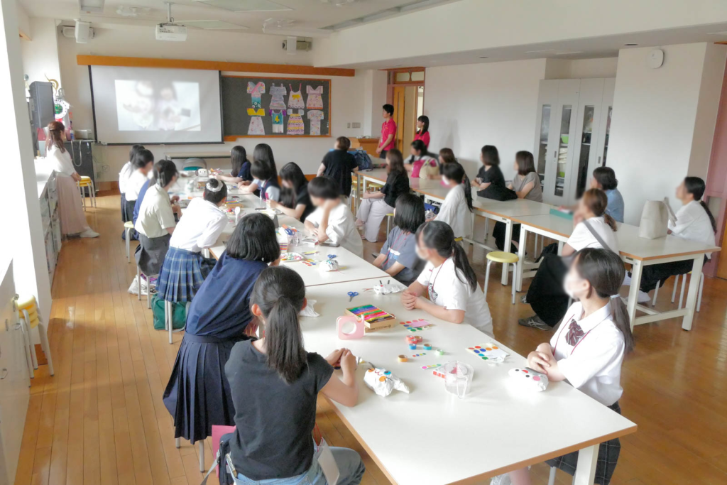 体験授業「造形あそび」