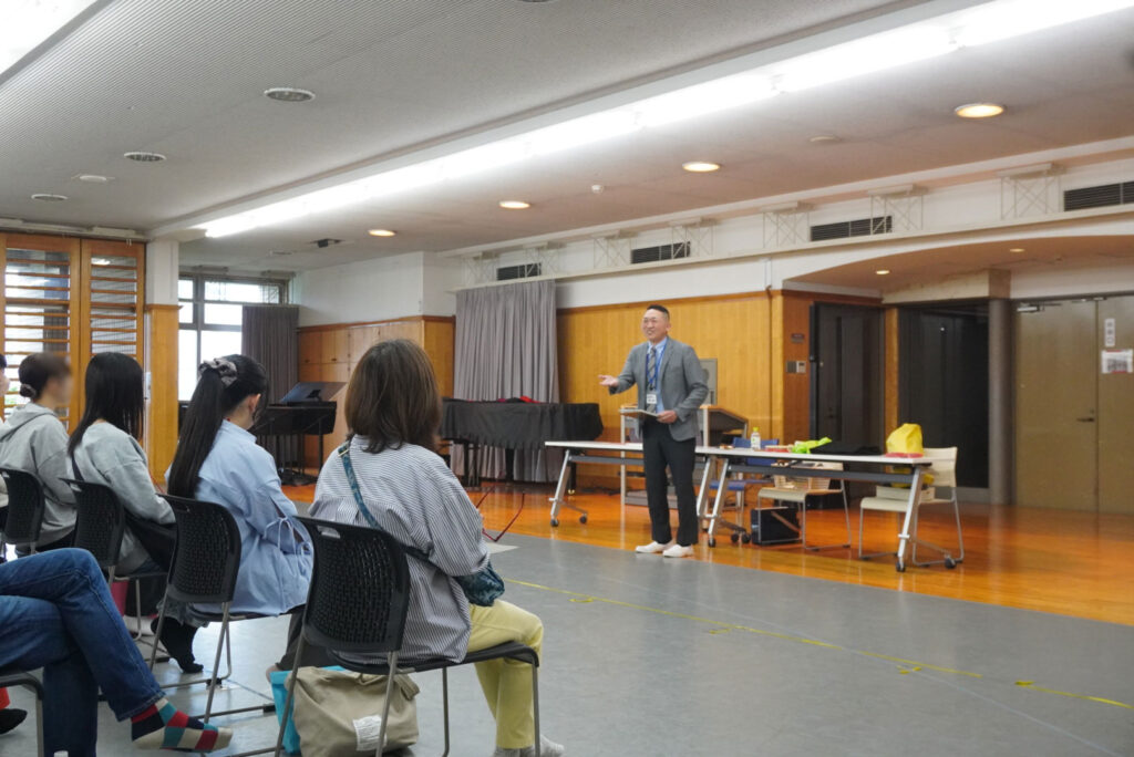 体験授業「こどもと楽しむ表現あそび」