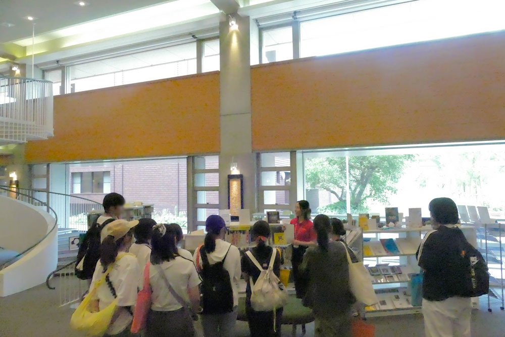 キャンパスツアー（図書館）